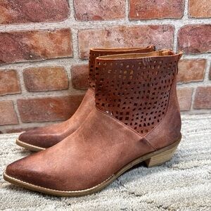 Antelope tan/red Ankle Boots women’s Sz 9 (40)